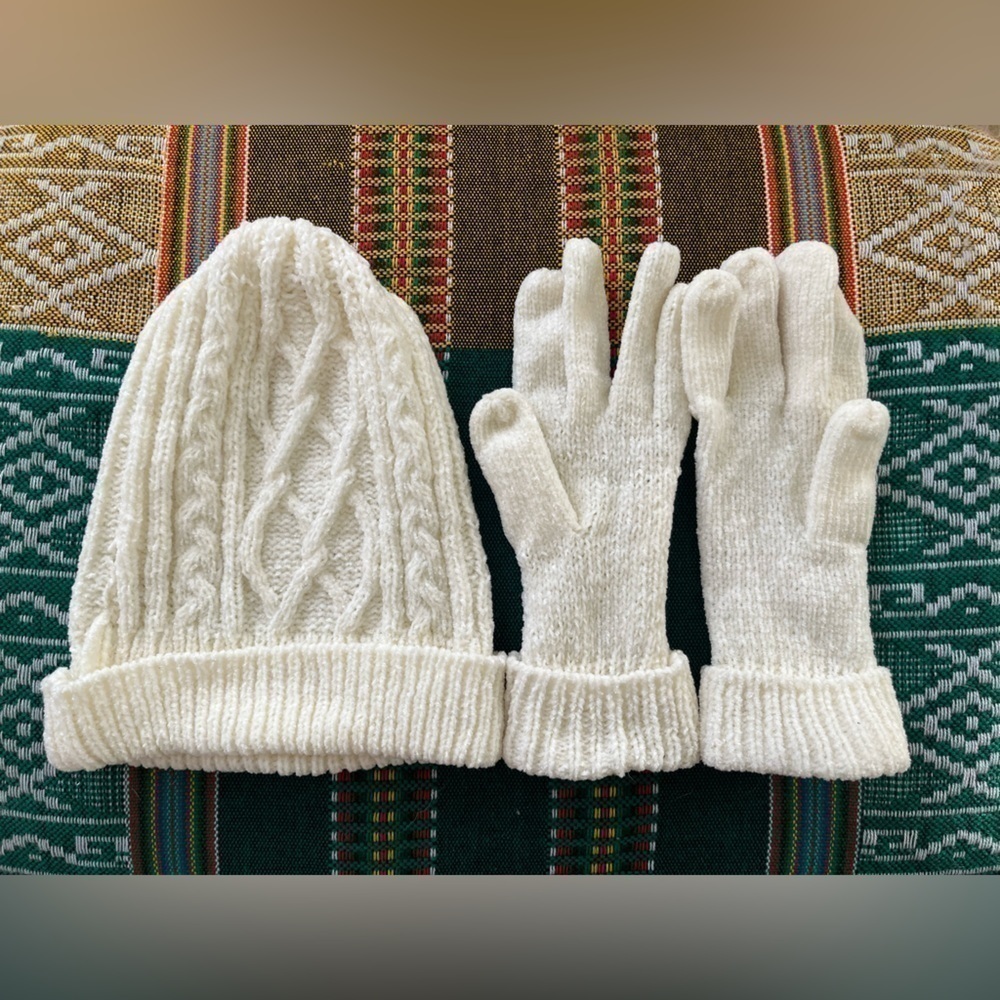 DENVER Hayes Knit Toque and Gloves Set - Picture 2 of 7